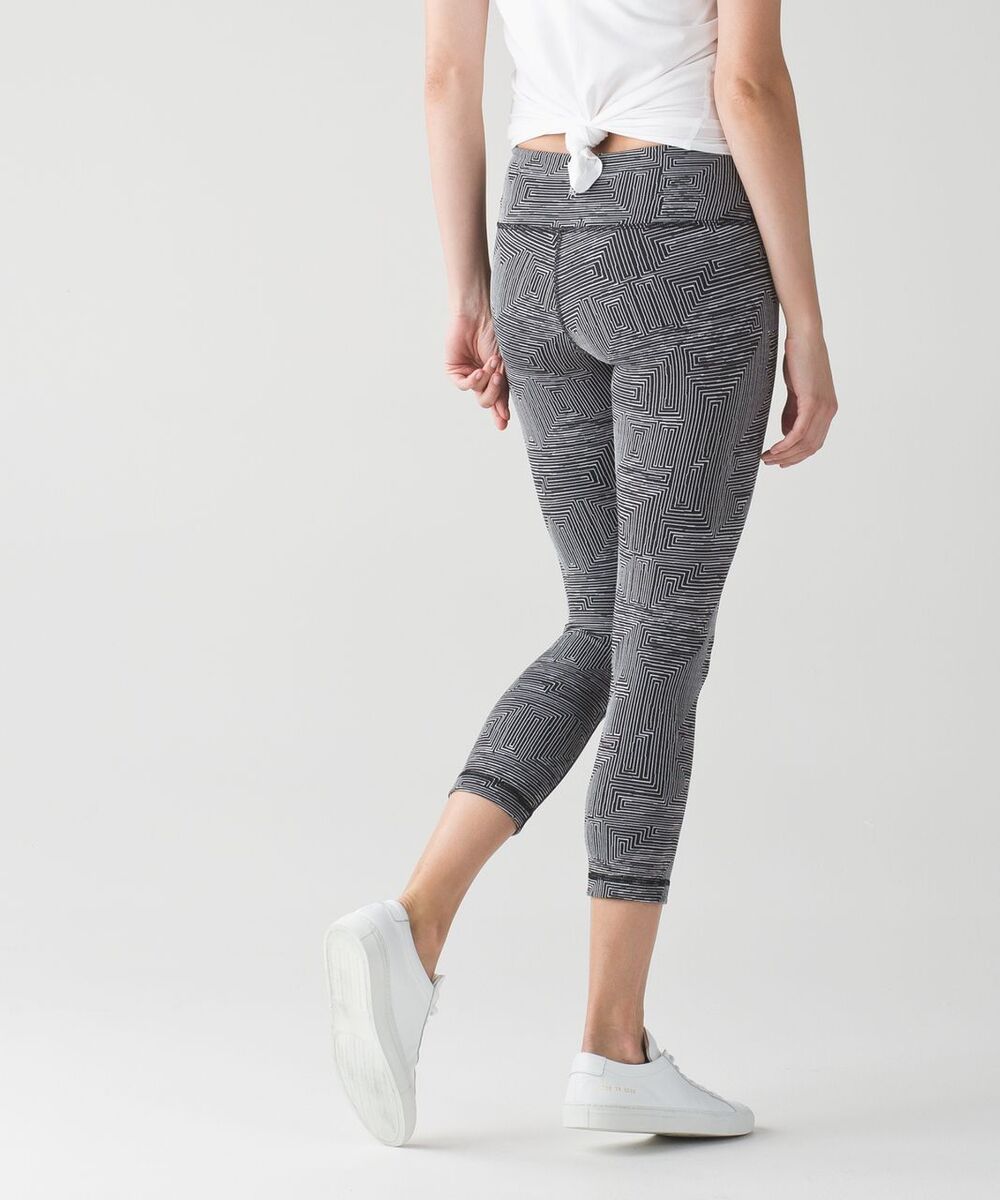 Lululemon Wunder Under Crop *23" Size 6 Black & White